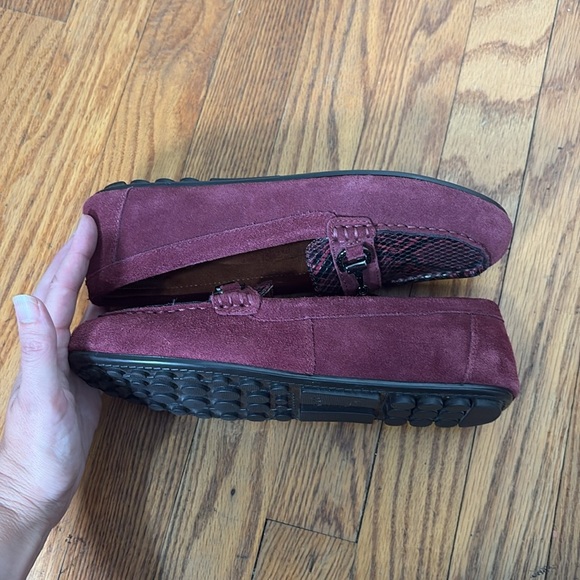 Vionic Dayna Moccasin Loafer Horsebit Snake Suede Burgundy size 8 - Picture 5 of 10